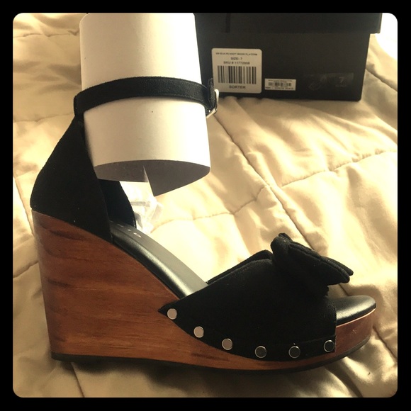Torrid black knot wood platform shoes - Picture 3 of 7